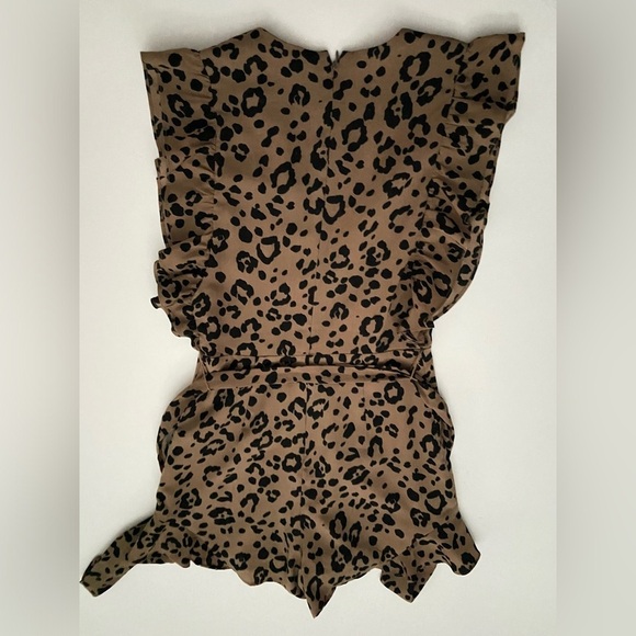 Lovers And Friends Jill Romper in Tan Leopard XXS Belted revolve - Picture 10 of 10